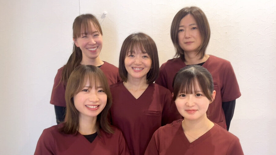 佐賀リカバリング整体院 大財院のスタッフ女性集合写真